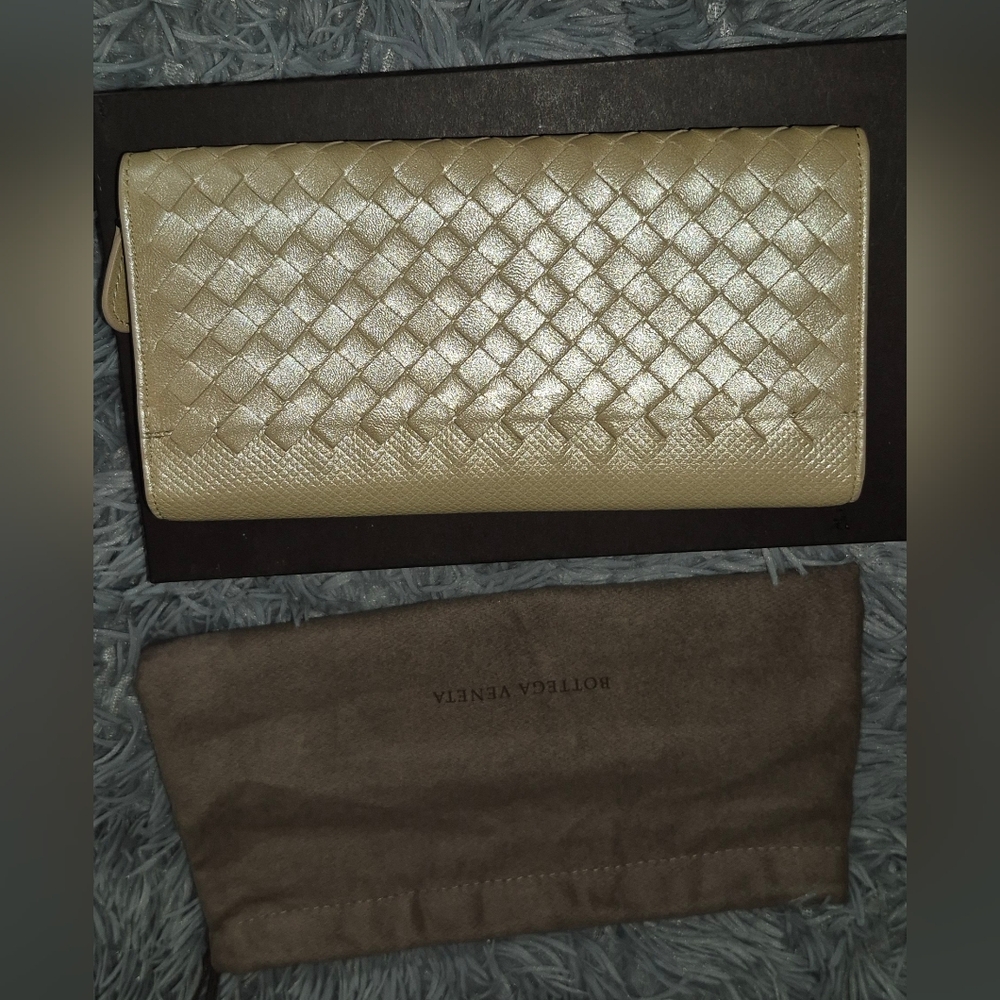 Bottega Veneta Cream shiny golden color long wallet - Picture 2 of 15
